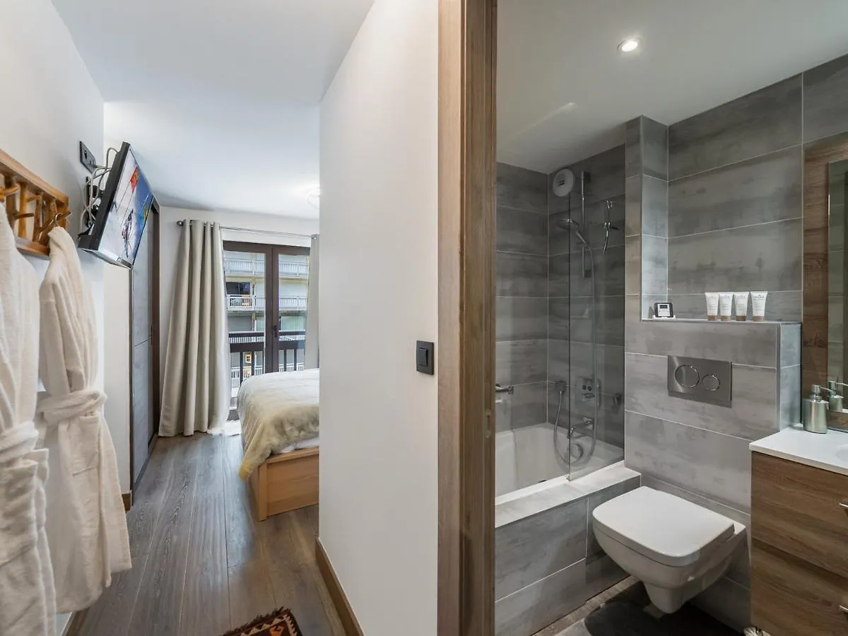 Appartement Moderne Avec Jacuzzi Exterieur Et Terrasse A Courchevel - Fr-1-563-106